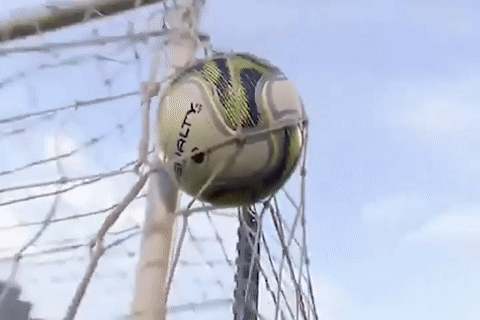 Cu da penalty hoan hao khien bong mac tren luoi hinh anh