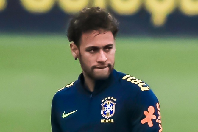 Neymar cay cu khi bi cau be hoc vien lam be mat hinh anh