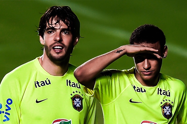 Messi va 2 lan that bai khi dua toc do voi sao Brazil hinh anh