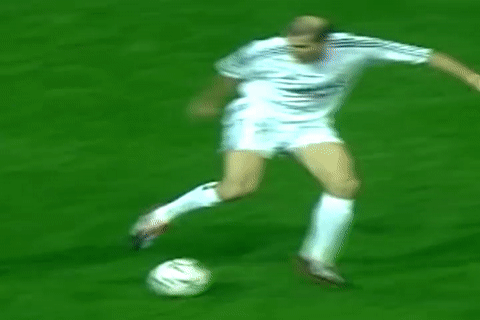 Gan 3 trieu luot xem hau ve Duc nang tam cu xoay compa cua Zidane hinh anh