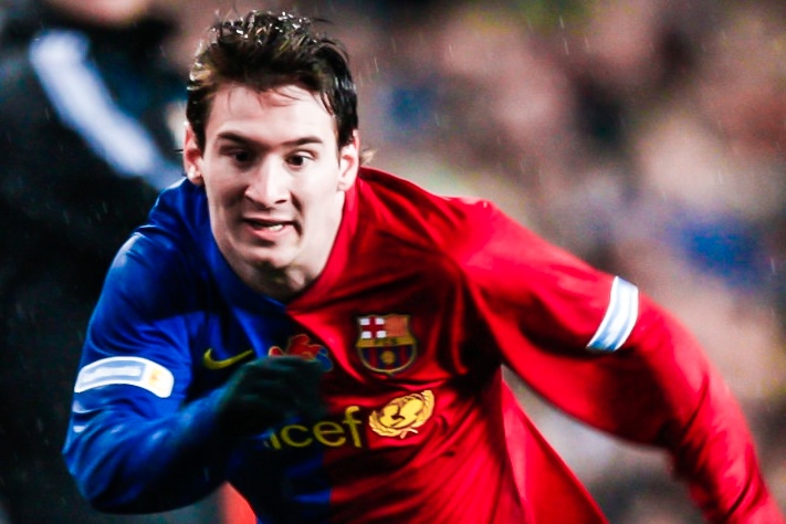 Khoanh khac Messi duoi bong day bat luc truoc Real Madrid hinh anh