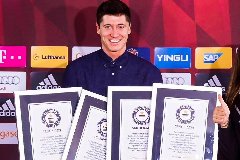 5 ban trong 9 phut va 4 ky luc Guinness cua Lewandowski hinh anh