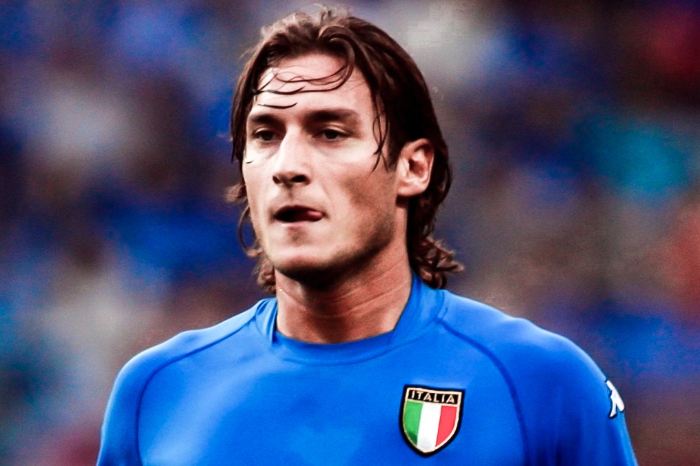 Cu danh got tren cham 11 m va pham chat thien tai cua Totti hinh anh