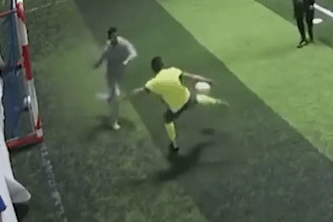 Cu sut danh lua ban than va doi thu hinh anh