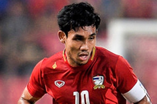 2 ban thang cua sao Thai Lan truoc Barca va Real Betis hinh anh