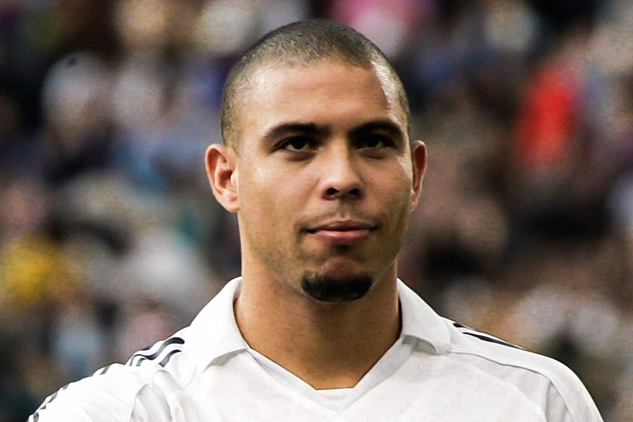 Ronaldo 'beo' chich mui giay tung luoi U23 Thai Lan nam 2005 hinh anh