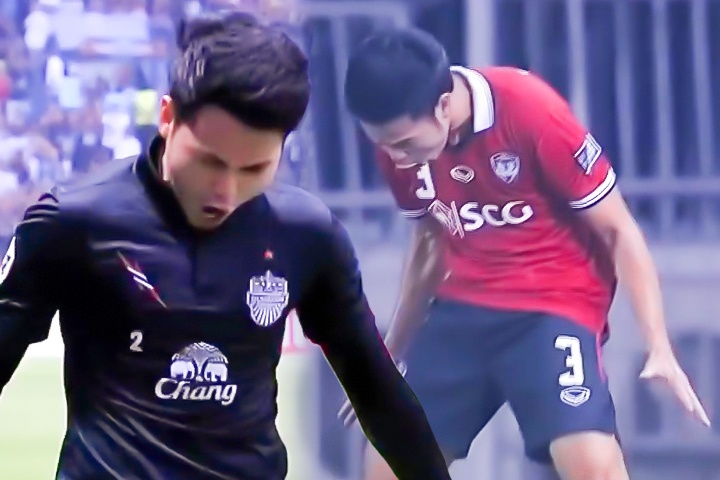 Sao Thai Lan an mung giong Ronaldo sau ban thang tu cham phat goc hinh anh