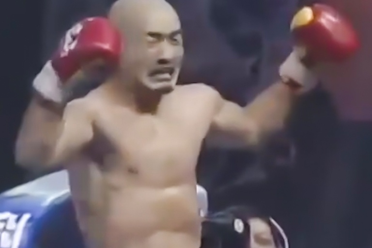 Nhat Long bat khoc va tran tai dau dac nhiem My hinh anh