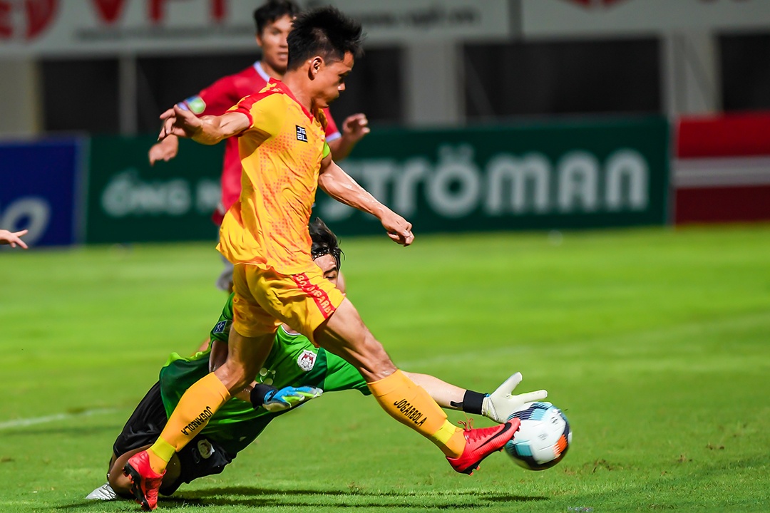 Ban thang giay cuoi giup CLB Thanh Hoa di tiep o cup quoc gia hinh anh