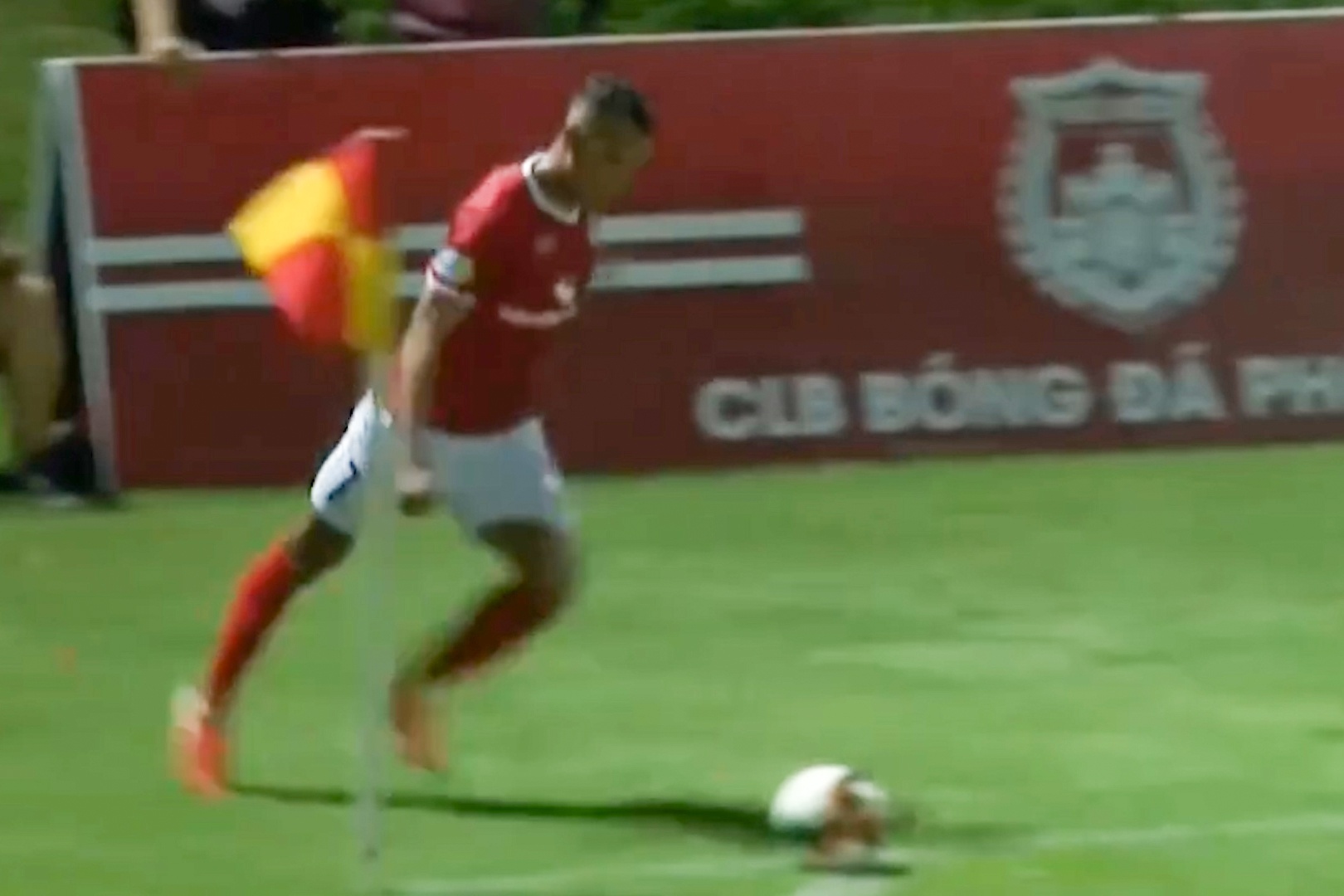 Tien dao CLB Pho Hien da phat goc ghi ban o phut 90 hinh anh