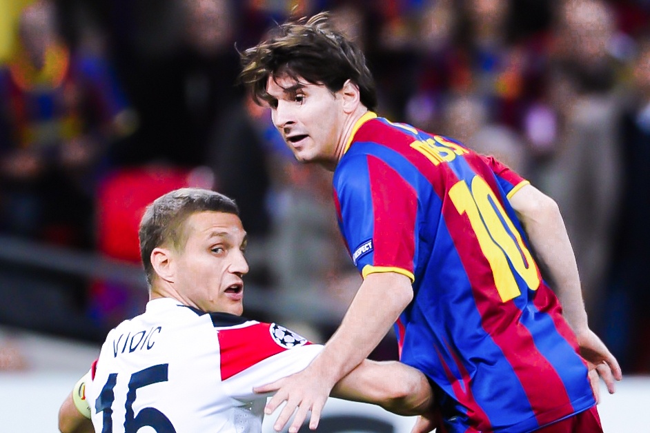 Tron 9 nam Messi xoc thang trung lo, sut xa tung luoi MU hinh anh