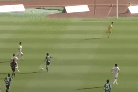 Khong rut kinh nghiem, thu mon nhan 2 ban thua tu giua san hinh anh