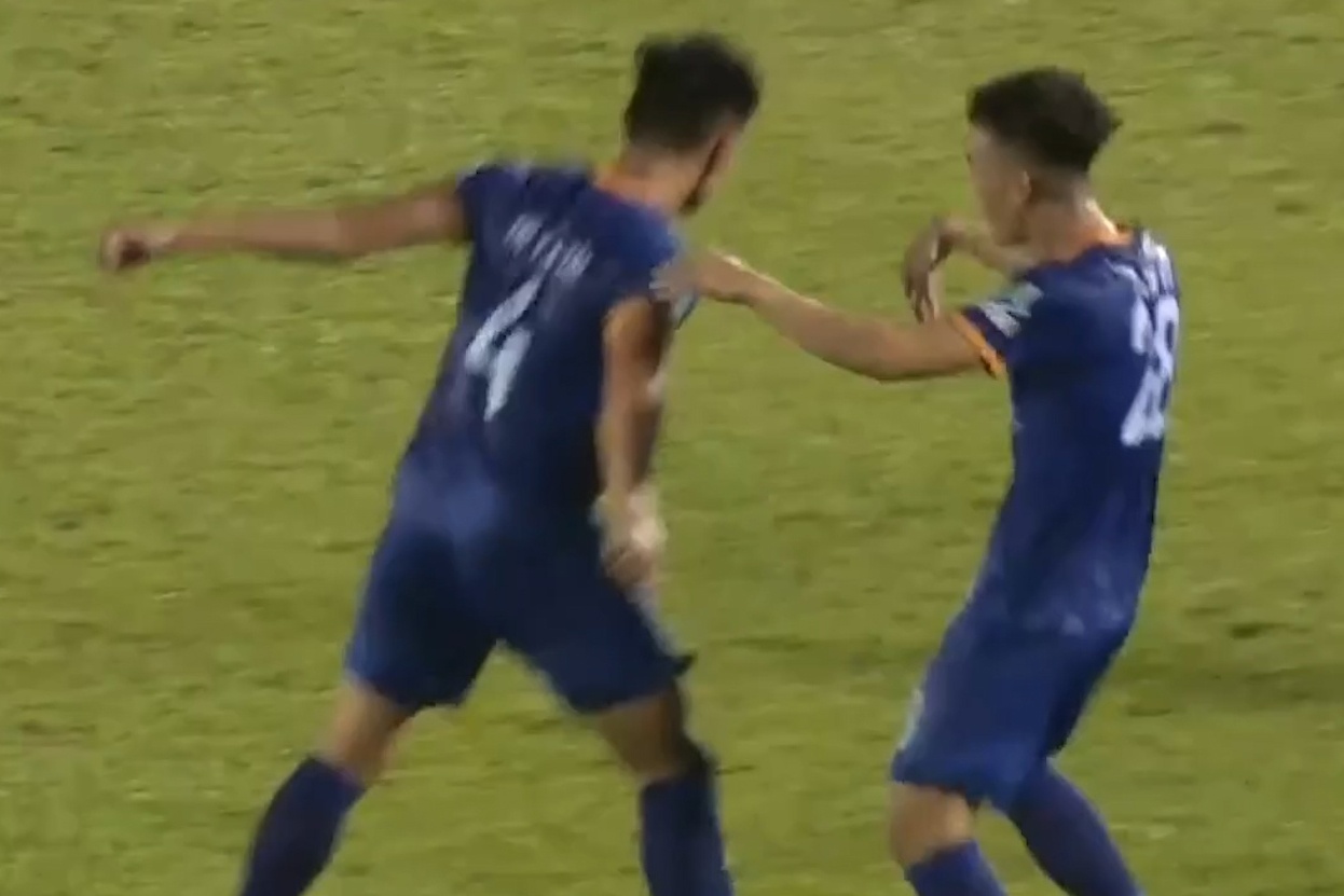 Tan Tai an mung nhu Ronaldo sau cu sut tung luoi Thanh Hoa hinh anh