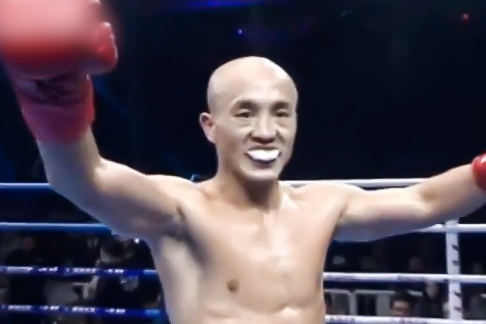 Nhat Long tung bi chi trich vi tran thang tren san nha nam 2016 hinh anh