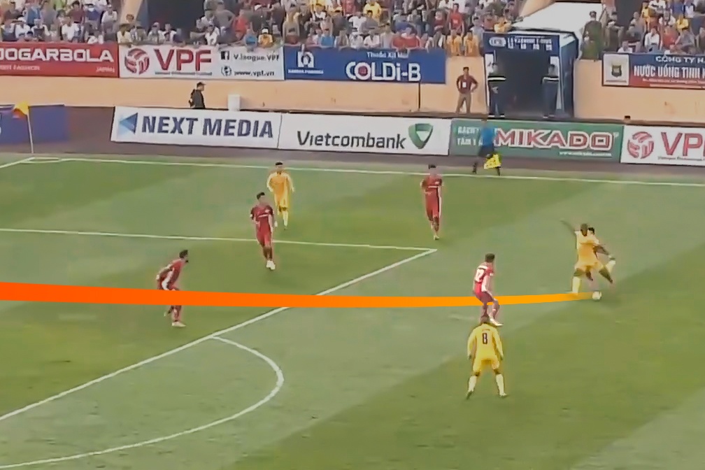 Cu da cang giup ngoai binh CLB Nam Dinh lap cong hinh anh