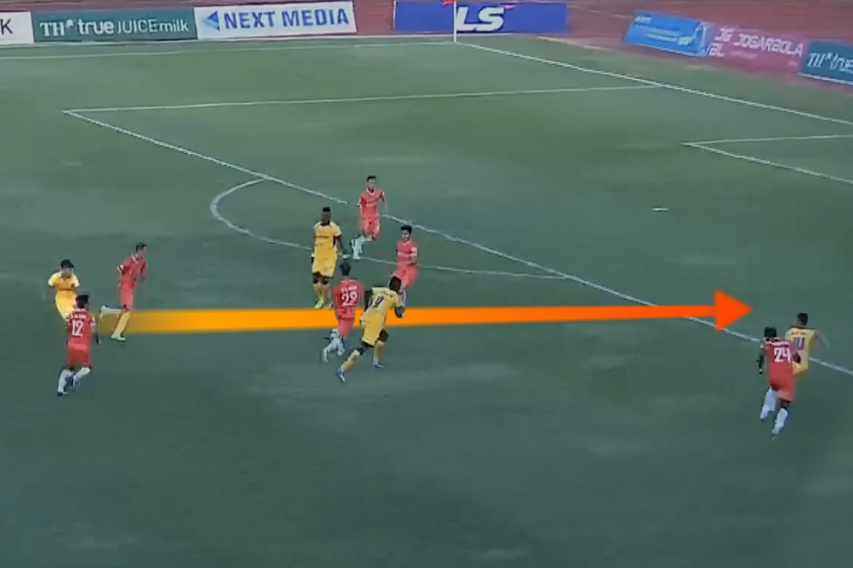 Phan Van Duc choc khe xe toang hang thu CLB Da Nang hinh anh