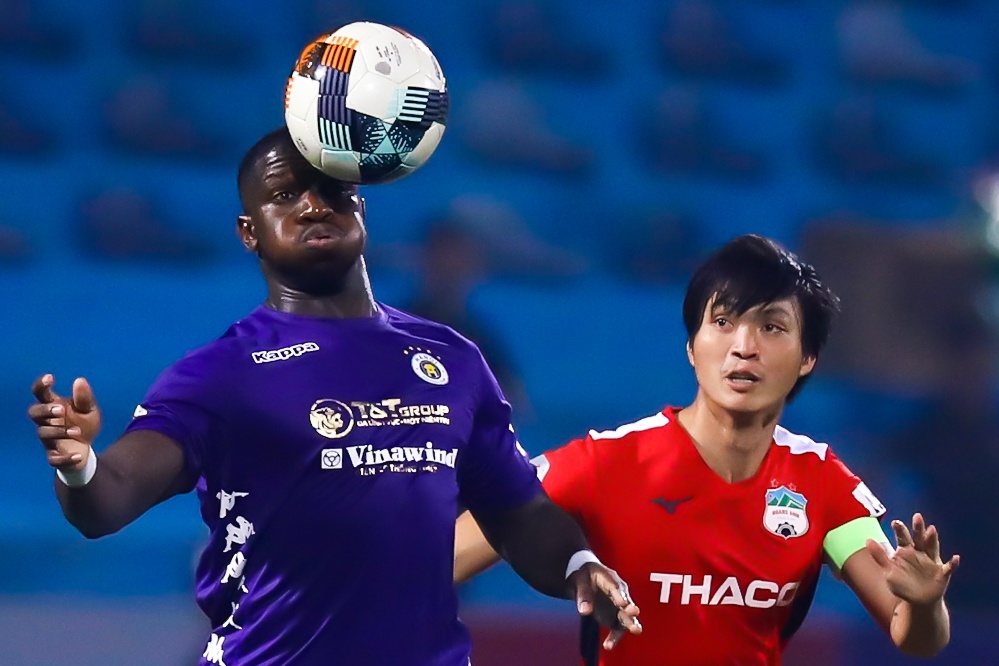 43 duong chuyen cua CLB Ha Noi khien HAGL khong the cham bong hinh anh