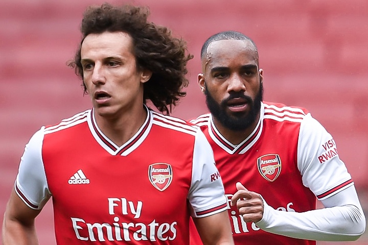 Lacazette va Luiz ham re bong khien Arsenal thua doi hang Nhat hinh anh