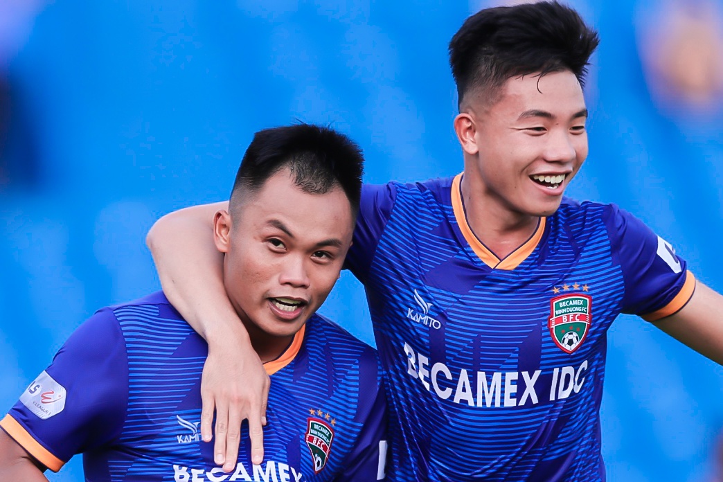 Pha ban bat tu san nha giup CLB Binh Duong ghi ban hinh anh