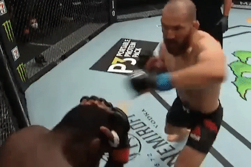 Vo si lien tuc dam vao dau, knock-out doi thu moi ra mat UFC hinh anh