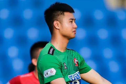 Van Toan bat luc nhin trung ve Viet kieu phan luoi hinh anh