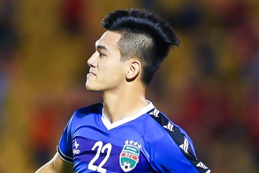 Tien Linh toa sang khi dem ve qua phat den cho CLB Binh Duong hinh anh