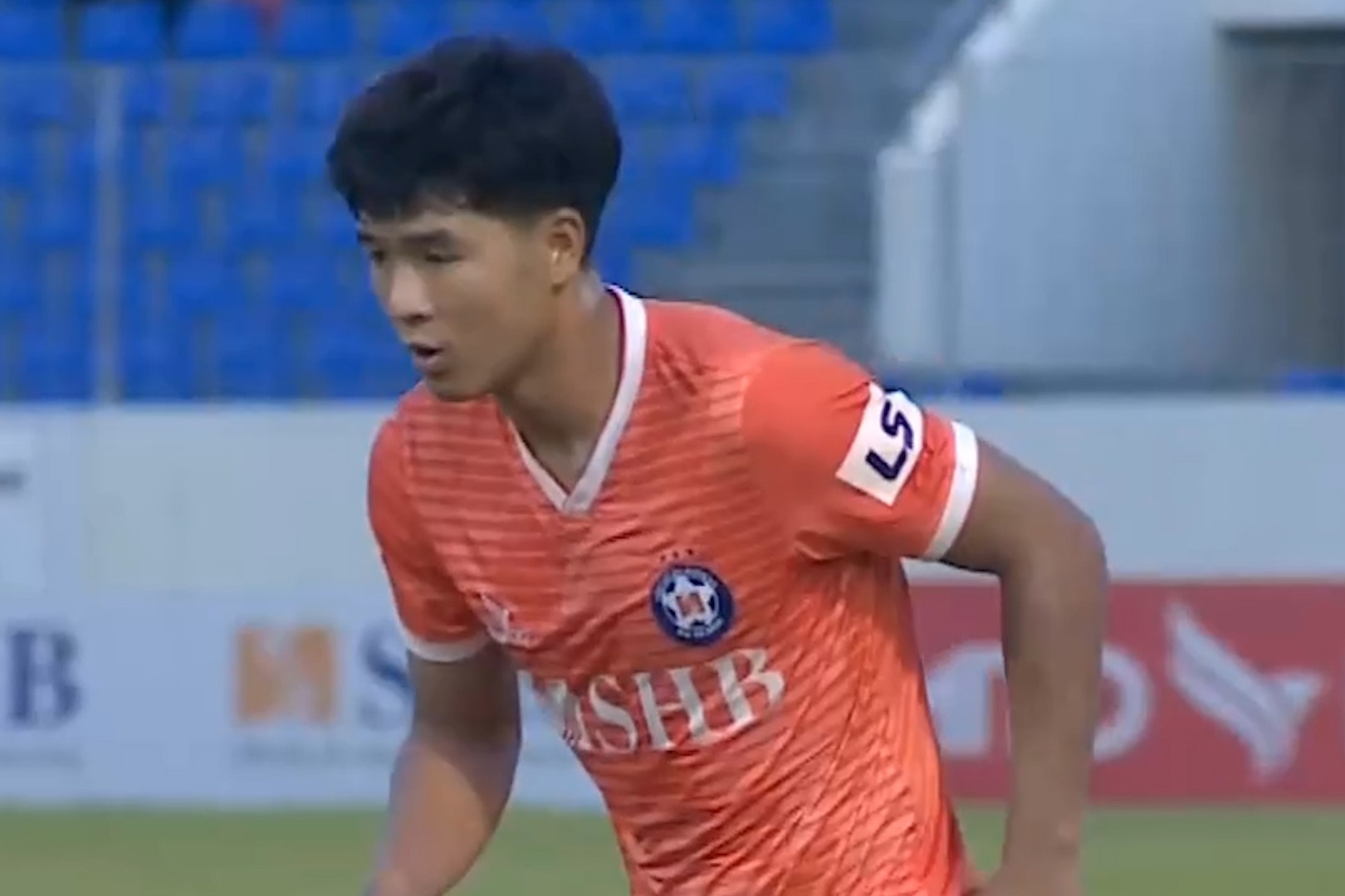 Duc Chinh tu kiem phat den sau khi bat bai hau ve HAGL hinh anh