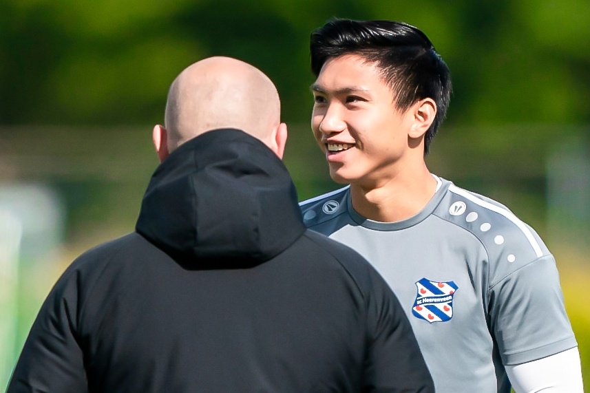 30/6 - ngay cuoi trong hop dong cua Van Hau o Ha Lan hinh anh