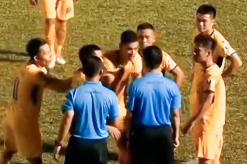 SLNA vay trong tai sau khi nhan ban thua gay tranh cai hinh anh