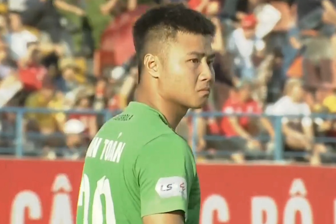 Van Toan doan sai diem roi khien CLB Hai Phong nhan ban thua hinh anh