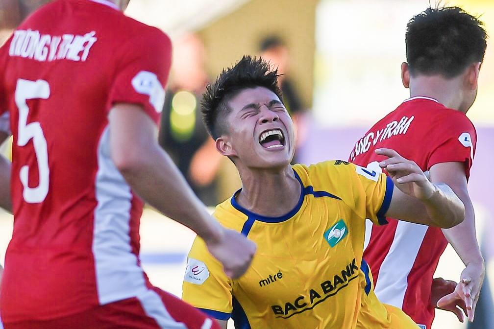 Highlights vong 10 V.League: SLNA thua nguoc Viettel 1-2 hinh anh