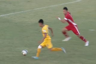 HLV Park chung kien Phan Van Duc ngoat bong loai Que Ngoc Hai hinh anh