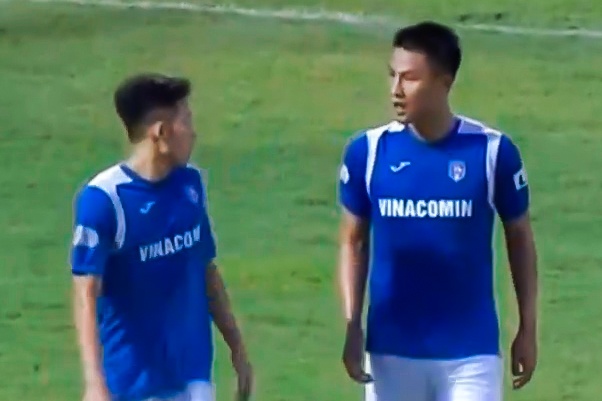 Mac Hong Quan mang Hai Long vi khong chiu chuyen bong hinh anh