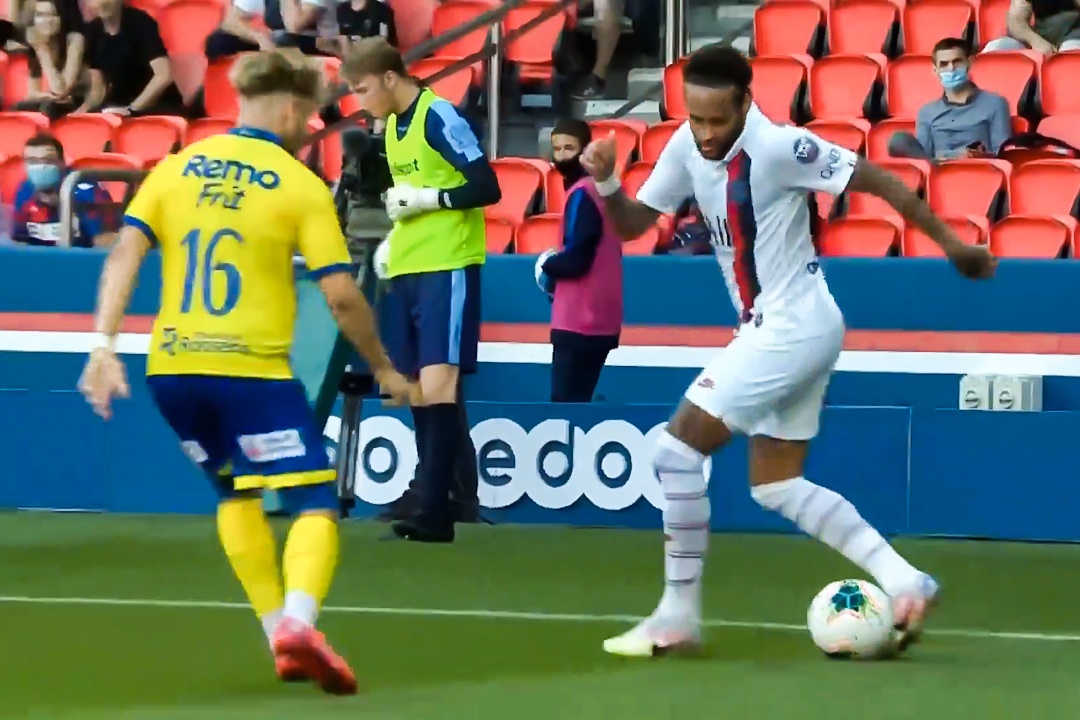 Neymar nhay mua, loai 2 cau thu doi phuong hinh anh