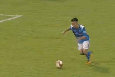 Tai nang 19 tuoi vao top ghi ban tu sut xa dep nhat V.League 2020 hinh anh