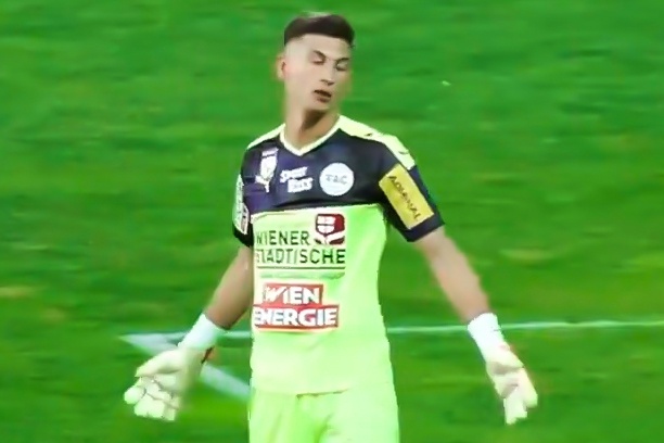 Thang 9-0 de thang hang, doi bong Ao bi khieu nai hinh anh