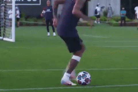 Neymar hat bong nguoc qua dau cho dong doi ghi ban hinh anh