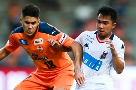 Chanathip xoay 360 do de thoat truy can hinh anh