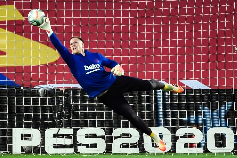 Messi cua long khien Ter Stegen bay nguoi trong bat luc hinh anh