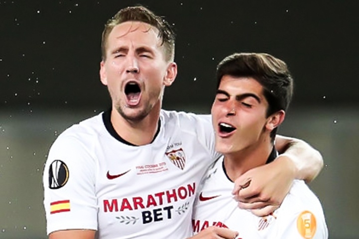 Doi Sevilla hat ca khuc huyen thoai cua Queen hinh anh