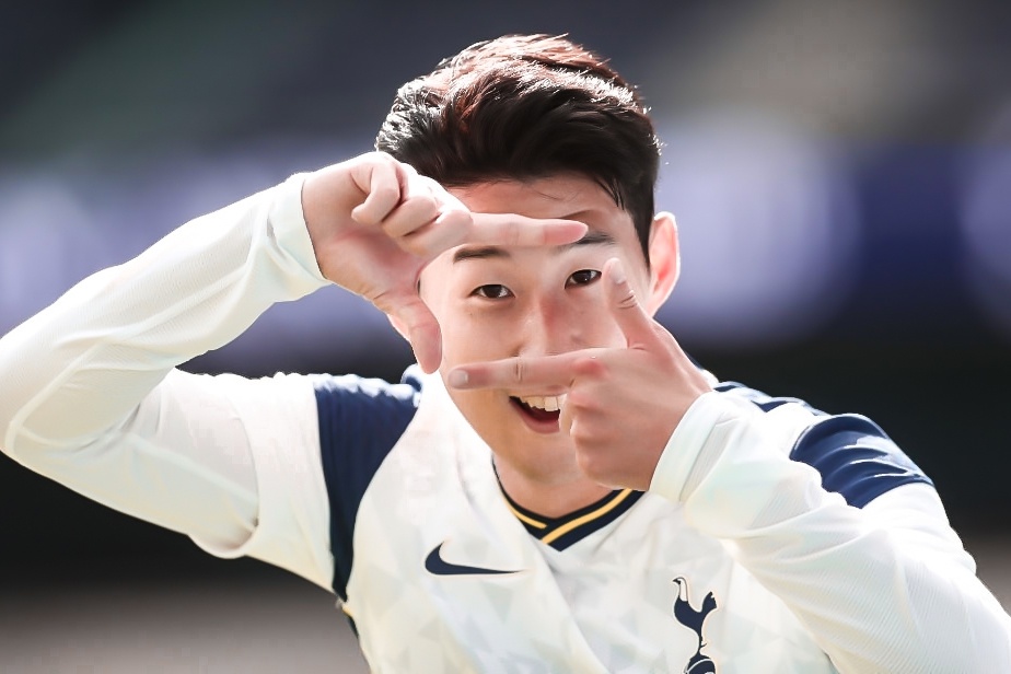 Son Heung-min lap cu dup, Tottenham thang 3-0 hinh anh