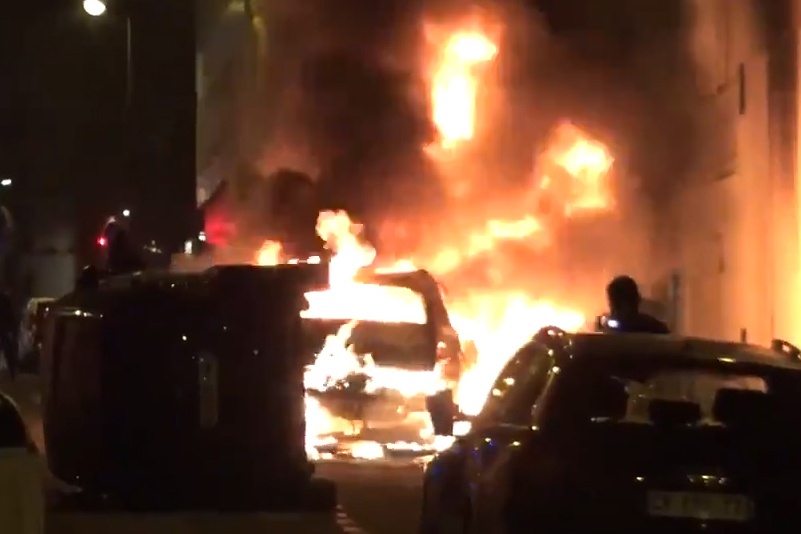 Duong pho Paris sau tran thua cua PSG truoc Bayern hinh anh