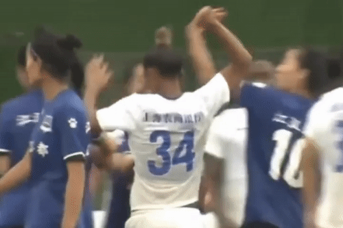 Cau thu nu danh nhau o giai Trung Quoc hinh anh