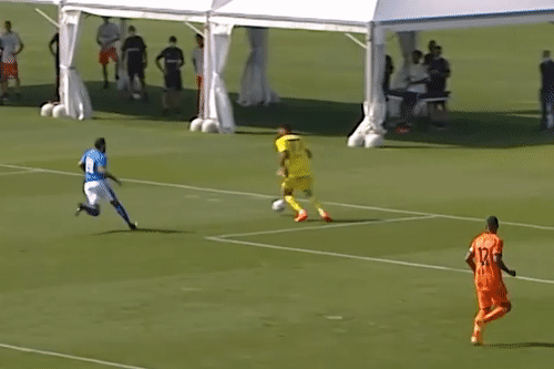 Buffon ngoat bong lua doi thu hinh anh