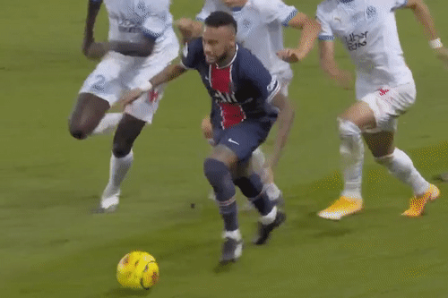 Neymar bi don nga sau pha solo qua 3 cau thu hinh anh