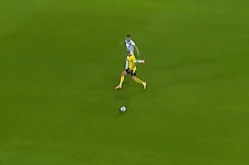 Haaland danh lua doi thu bang pha nhac chan hinh anh