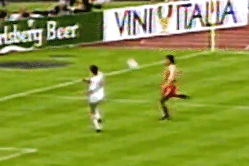 Cu volley cua huyen thoai Van Basten duoc tai hien hinh anh