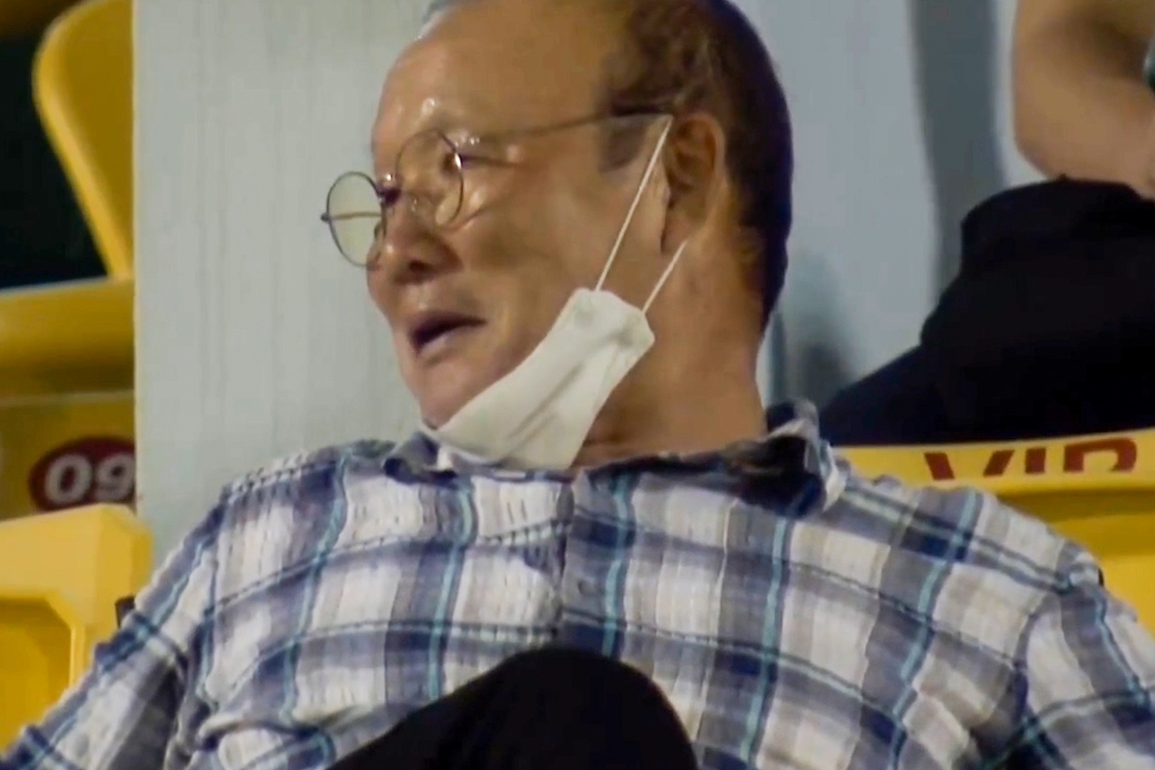 HLV Park chung kien cu bam bong thanh ban cua Bui Tien Dung hinh anh