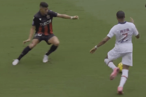 Mbappe kiem phat den sau pha 'xau kim' doi thu hinh anh