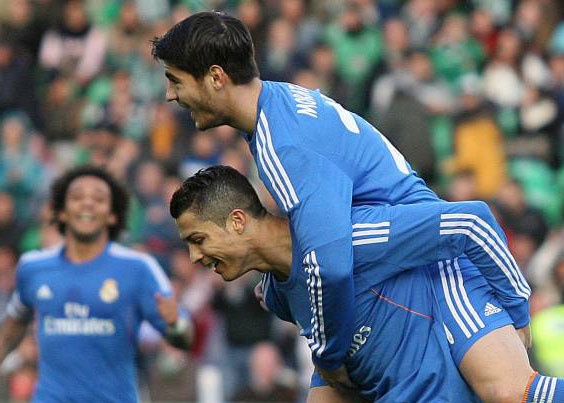 Ronaldo tung moc bong kien tao cho Morata hinh anh